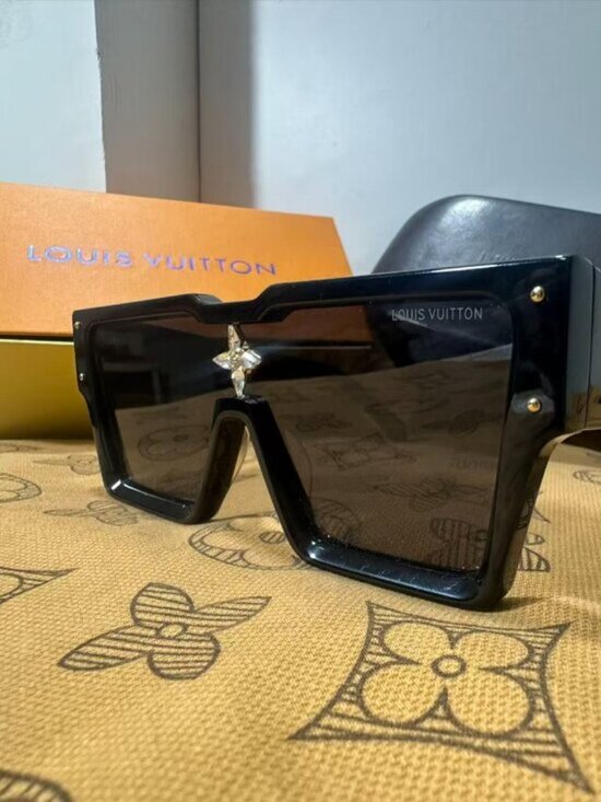 ✨LV sunglasses? main image 7